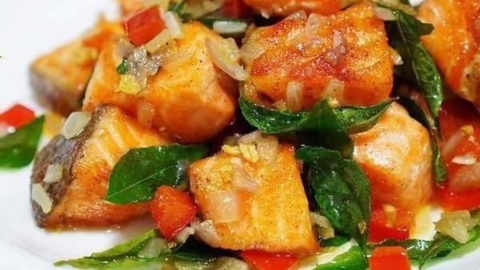 99 Saumon au sel et  au poivre 香脆椒盐三文鱼